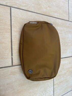 BNWT Lululemon Everywhere Belt Bag 1L Brown Caramel Crossbody Fanny Pack LU9AX2S